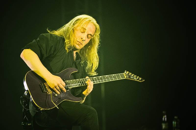Ohně, metalový nářez a skvělá Floor Jansen: Nightwish v Praze druhým objektivem