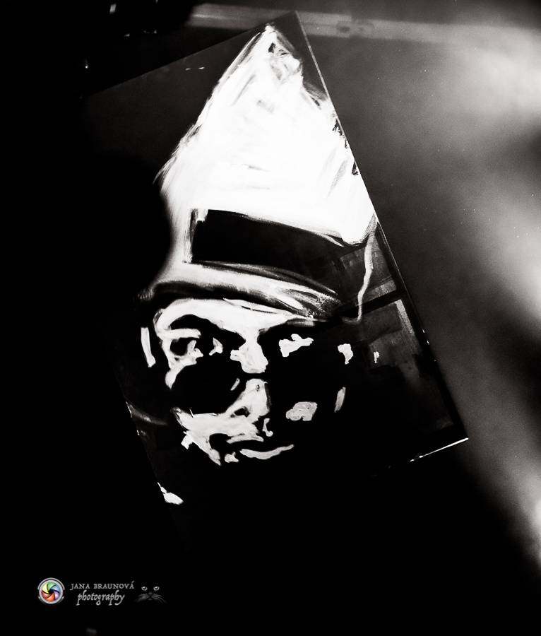 Bomby, show a ječící fanynky: Ben Cristovao zpíval v Pekle