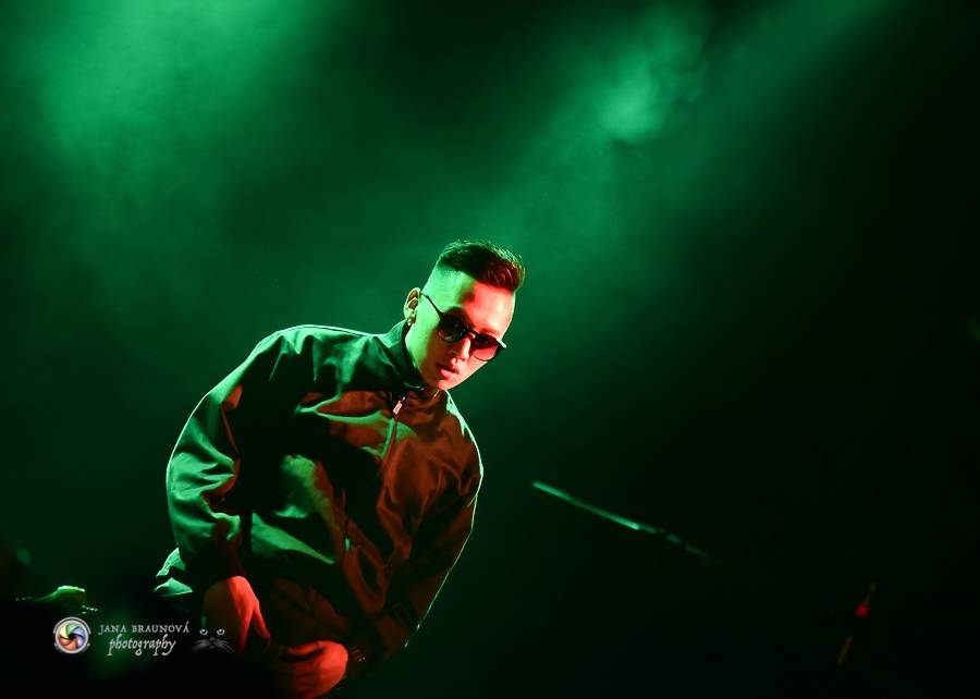 Bomby, show a ječící fanynky: Ben Cristovao zpíval v Pekle