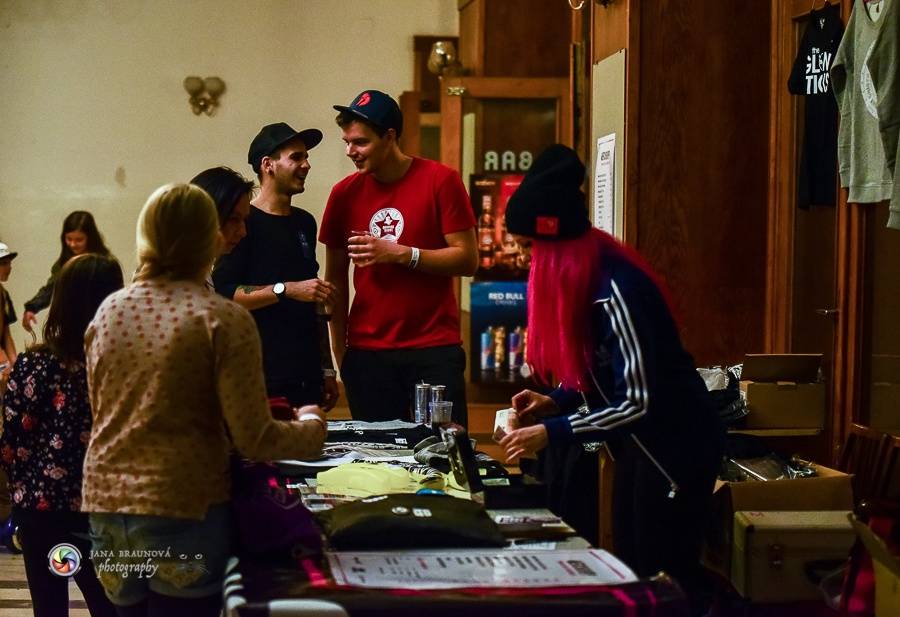 Bomby, show a ječící fanynky: Ben Cristovao zpíval v Pekle