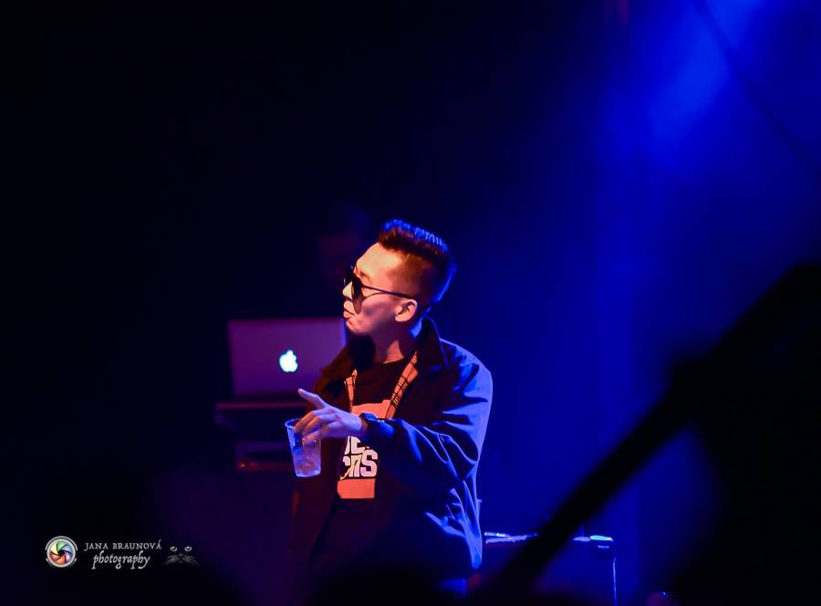 Bomby, show a ječící fanynky: Ben Cristovao zpíval v Pekle