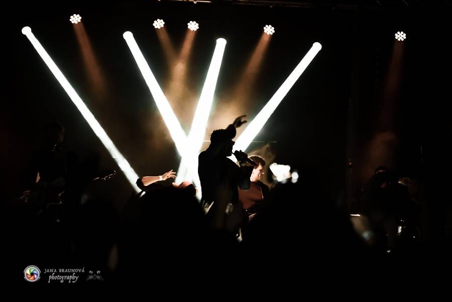 Bomby, show a ječící fanynky: Ben Cristovao zpíval v Pekle