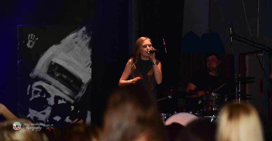 Bomby, show a ječící fanynky: Ben Cristovao zpíval v Pekle