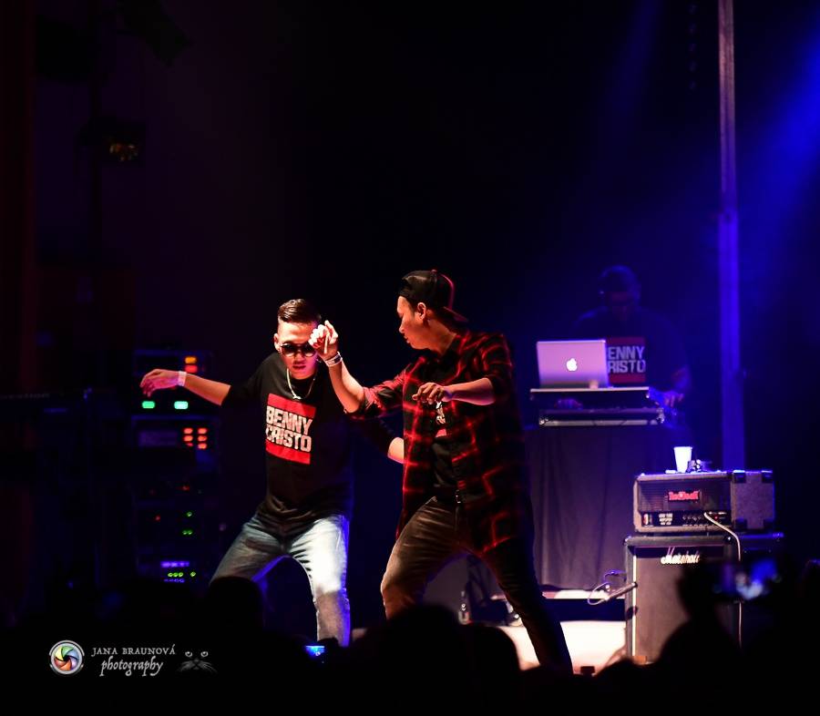 Bomby, show a ječící fanynky: Ben Cristovao zpíval v Pekle