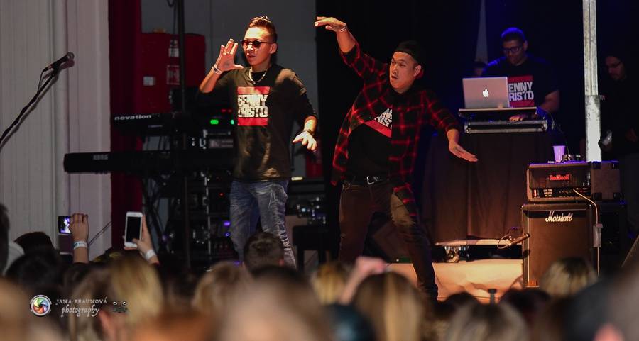 Bomby, show a ječící fanynky: Ben Cristovao zpíval v Pekle