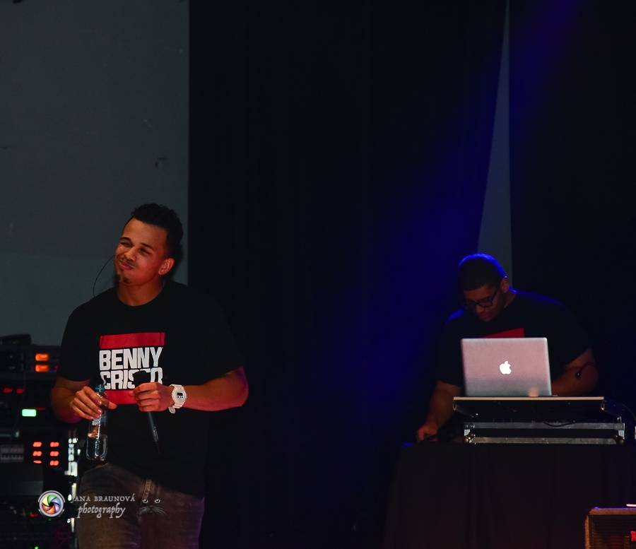 Bomby, show a ječící fanynky: Ben Cristovao zpíval v Pekle