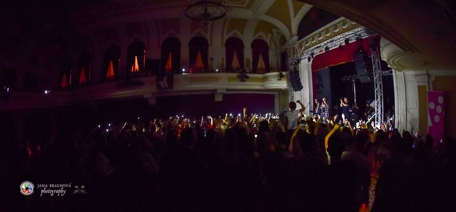 Bomby, show a ječící fanynky: Ben Cristovao zpíval v Pekle