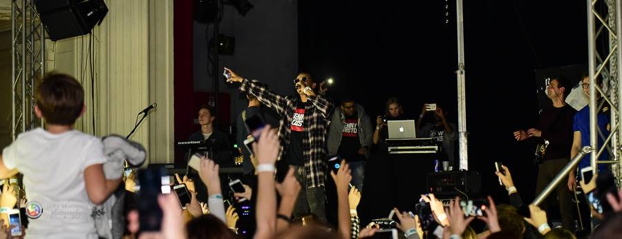 Bomby, show a ječící fanynky: Ben Cristovao zpíval v Pekle