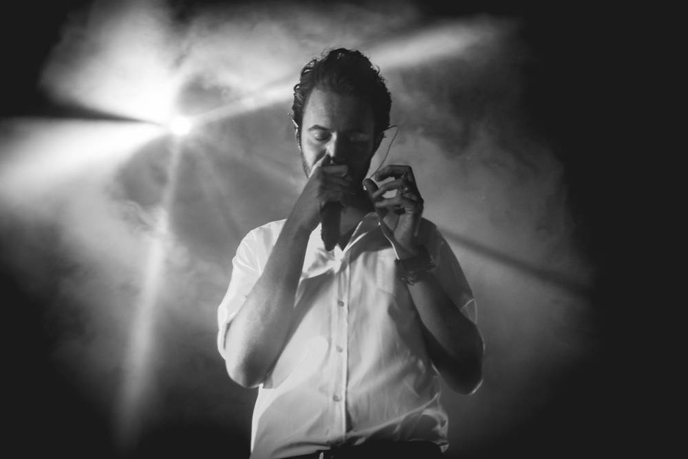 Editors uchvátili fanoušky v natřískaném klubu Roxy