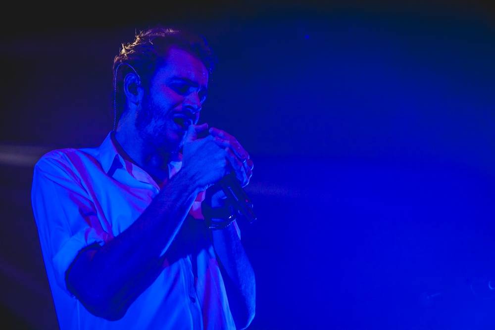 Editors uchvátili fanoušky v natřískaném klubu Roxy