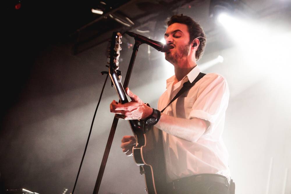 Editors uchvátili fanoušky v natřískaném klubu Roxy