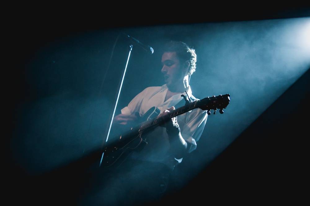 Editors uchvátili fanoušky v natřískaném klubu Roxy