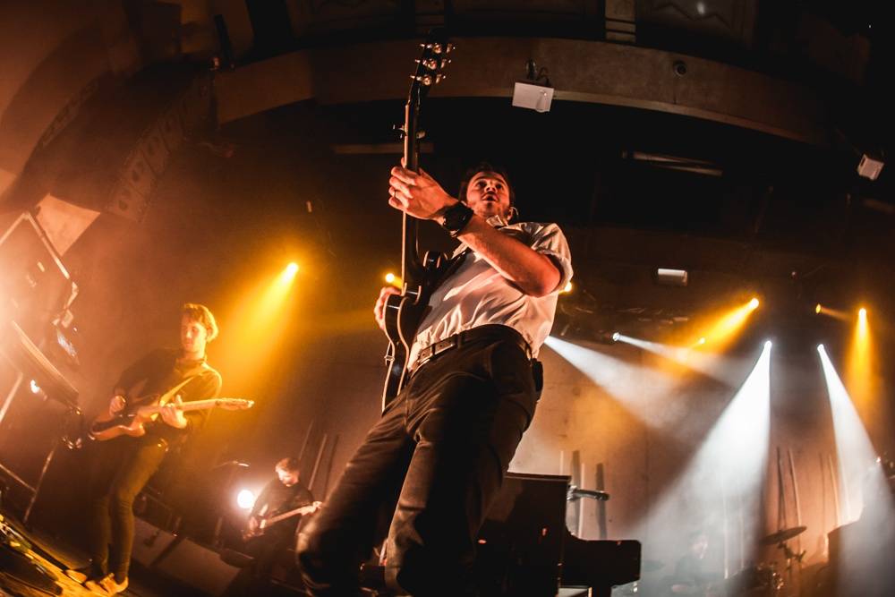 Editors uchvátili fanoušky v natřískaném klubu Roxy