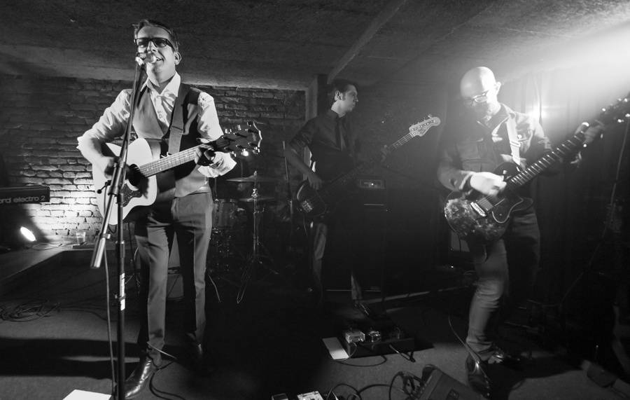 Adrian T. Bell hrál v Café V lese jako doma v obýváku