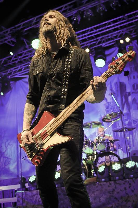 Hity HammerFall duněly Pardubicemi