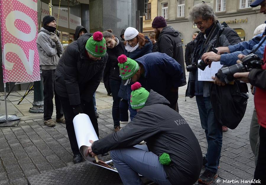 Plzeň se loučila s projektem Evropské hlavní město kultury. Nejdelším fotoalbem i snowboardovou show