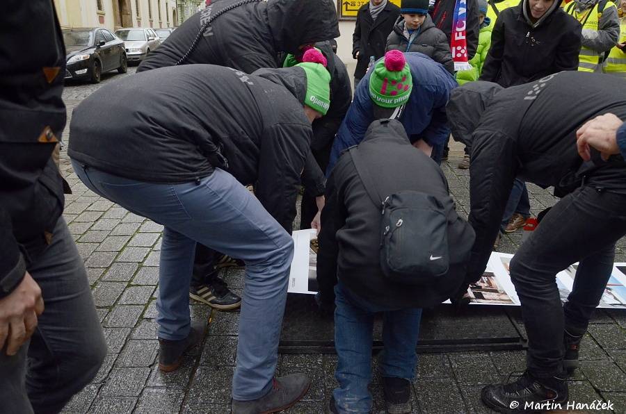 Plzeň se loučila s projektem Evropské hlavní město kultury. Nejdelším fotoalbem i snowboardovou show