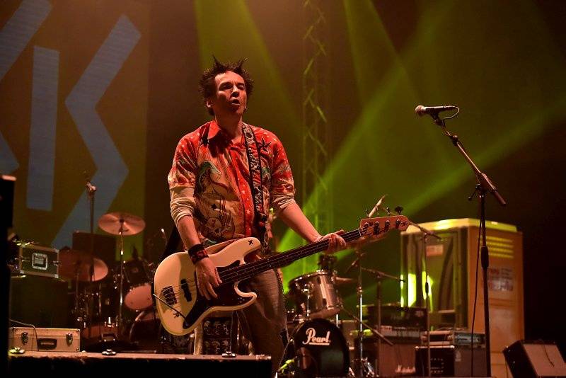 Visací zámek oslavil Kristova léta ukřižováním striptérky, gratulovali Plexis i Slobodná Europa