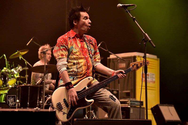 Visací zámek oslavil Kristova léta ukřižováním striptérky, gratulovali Plexis i Slobodná Europa