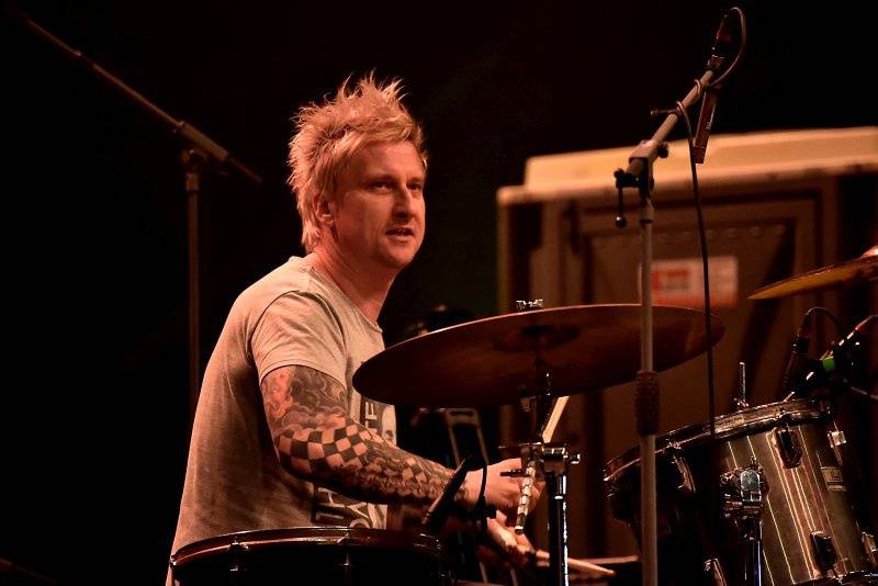 Visací zámek oslavil Kristova léta ukřižováním striptérky, gratulovali Plexis i Slobodná Europa