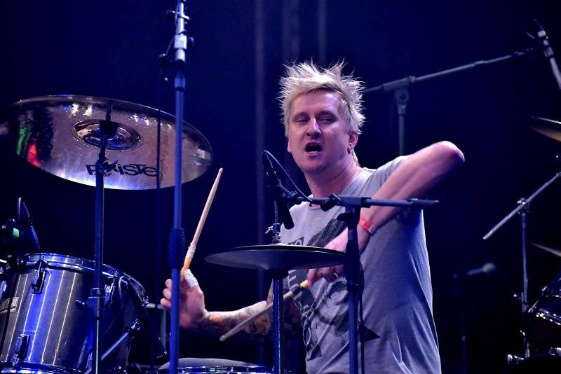 Visací zámek oslavil Kristova léta ukřižováním striptérky, gratulovali Plexis i Slobodná Europa