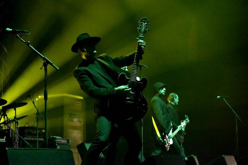 Visací zámek oslavil Kristova léta ukřižováním striptérky, gratulovali Plexis i Slobodná Europa