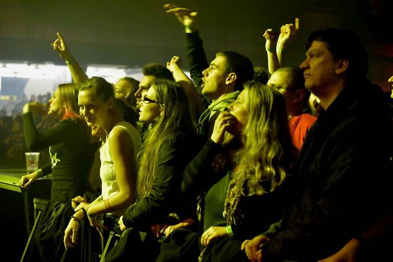 Visací zámek oslavil Kristova léta ukřižováním striptérky, gratulovali Plexis i Slobodná Europa