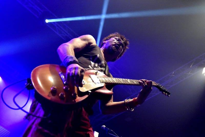 Visací zámek oslavil Kristova léta ukřižováním striptérky, gratulovali Plexis i Slobodná Europa