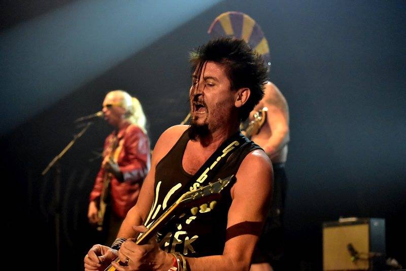 Visací zámek oslavil Kristova léta ukřižováním striptérky, gratulovali Plexis i Slobodná Europa