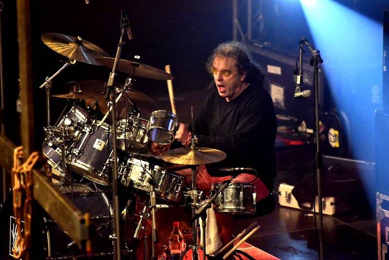 Visací zámek oslavil Kristova léta ukřižováním striptérky, gratulovali Plexis i Slobodná Europa