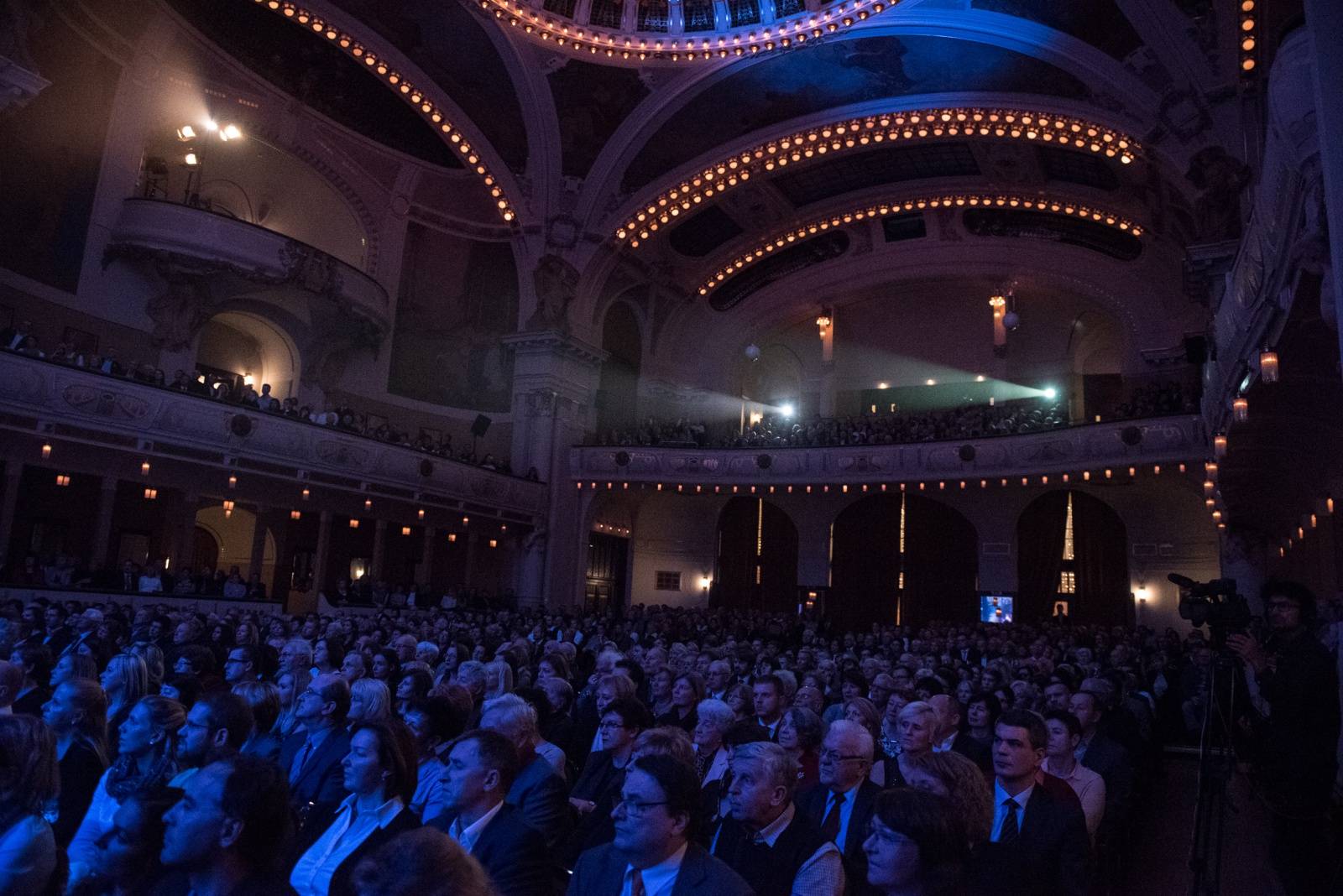 Frank Sinatra by slavil 100 let, poctu mu vzdali Felix Slováček, Tereza Černochová a další