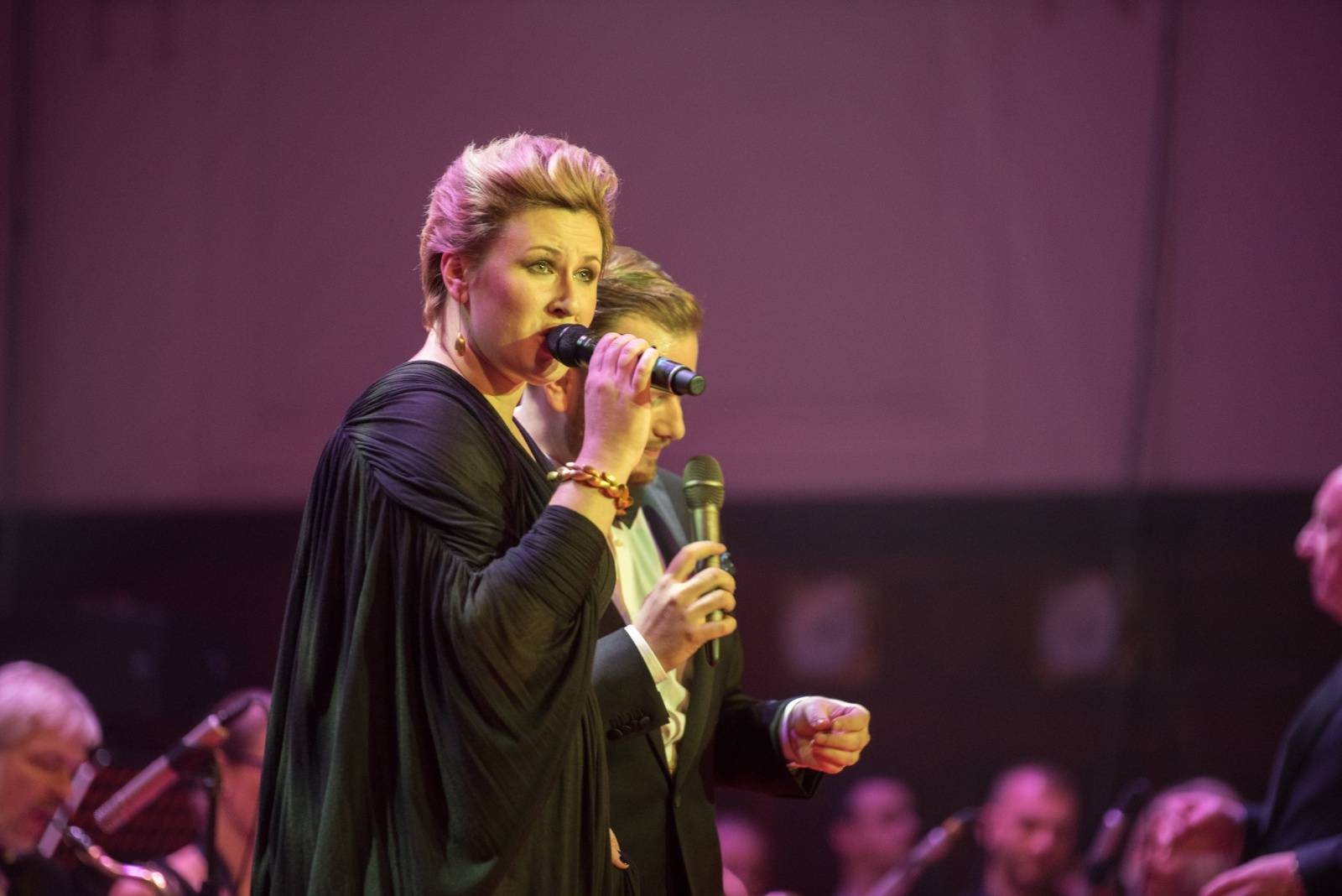 Frank Sinatra by slavil 100 let, poctu mu vzdali Felix Slováček, Tereza Černochová a další