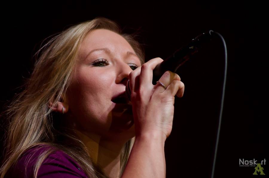 S Chinaski zpíval ve Foru Karlín i fanoušek Jakub