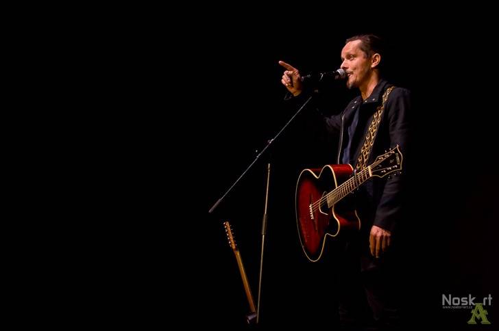 S Chinaski zpíval ve Foru Karlín i fanoušek Jakub