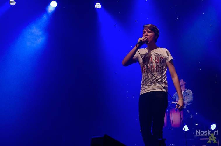 S Chinaski zpíval ve Foru Karlín i fanoušek Jakub