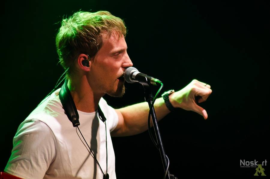 S Chinaski zpíval ve Foru Karlín i fanoušek Jakub