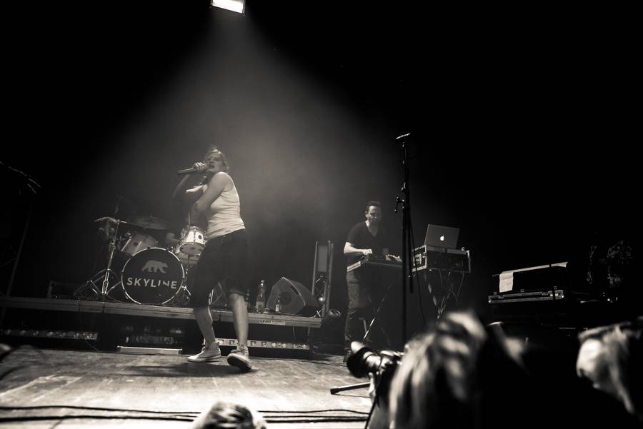 Umělý sníh, vánoční hit i velká party: Skyline hráli v Roxy