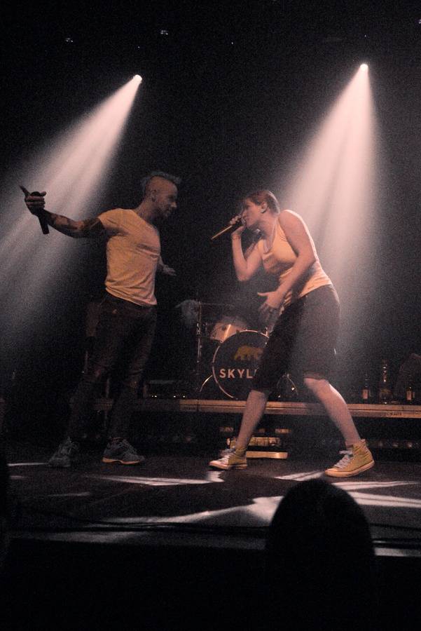 Umělý sníh, vánoční hit i velká party: Skyline hráli v Roxy