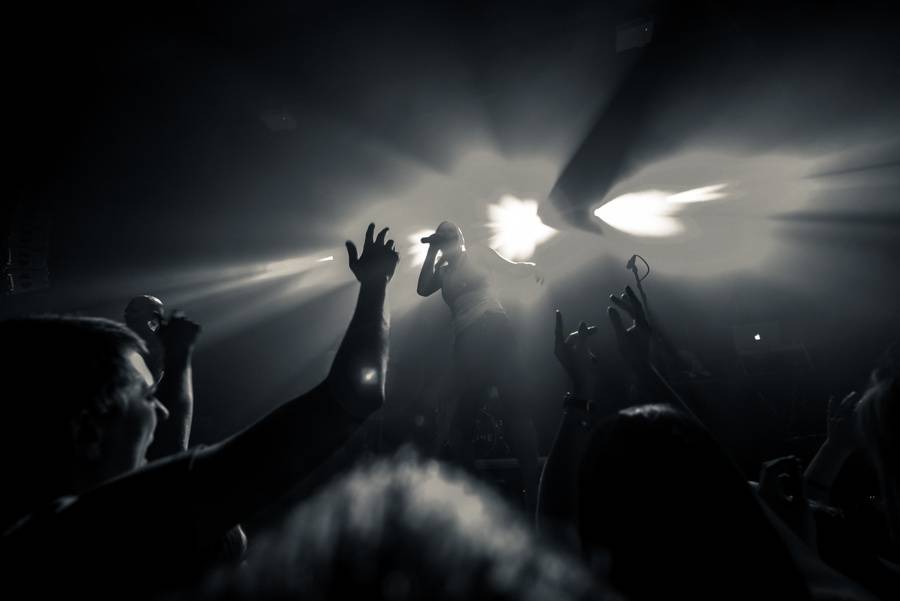 Umělý sníh, vánoční hit i velká party: Skyline hráli v Roxy