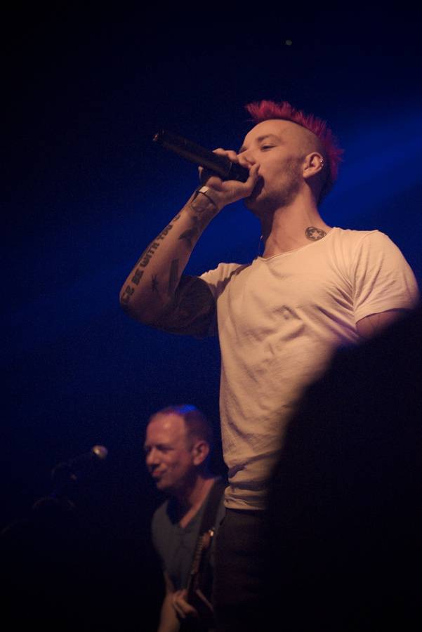 Umělý sníh, vánoční hit i velká party: Skyline hráli v Roxy