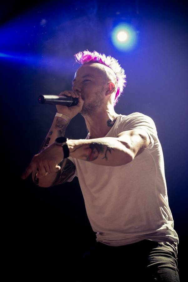 Umělý sníh, vánoční hit i velká party: Skyline hráli v Roxy