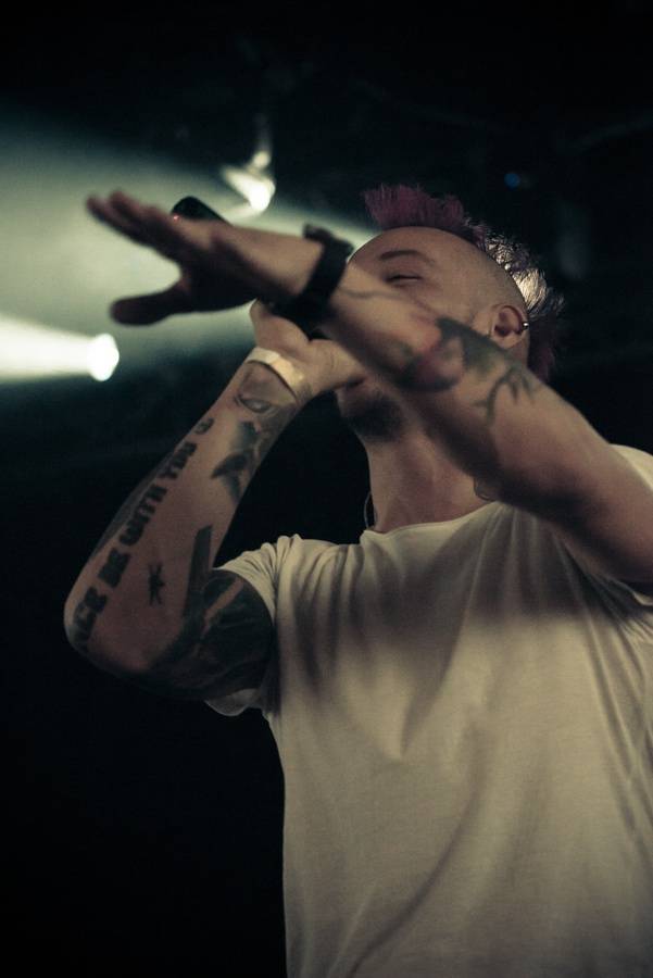 Umělý sníh, vánoční hit i velká party: Skyline hráli v Roxy