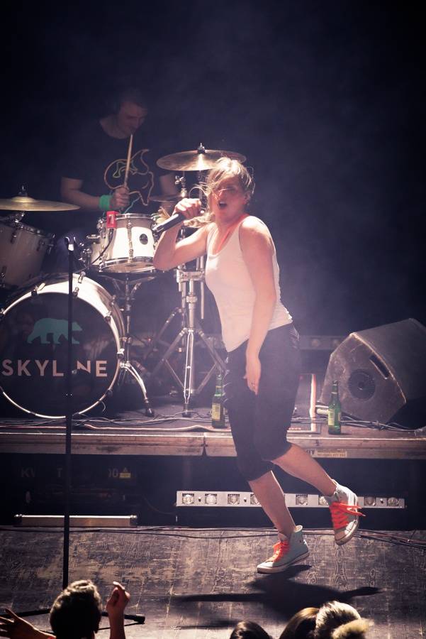 Umělý sníh, vánoční hit i velká party: Skyline hráli v Roxy