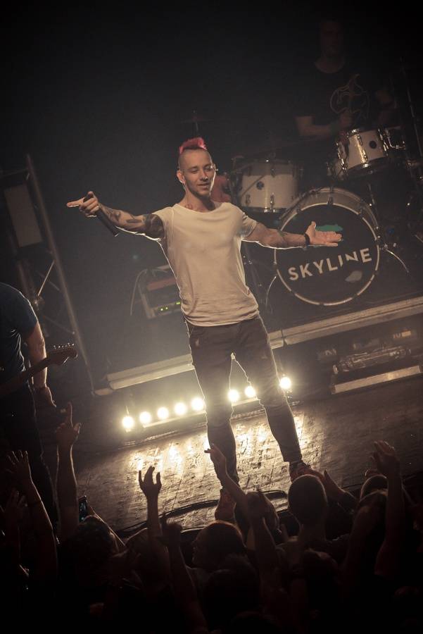 Umělý sníh, vánoční hit i velká party: Skyline hráli v Roxy