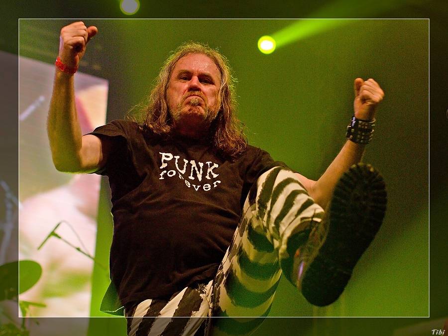 Visací zámek měl na oslavě 33 let ukřižovanou striptérku i prezidenta republiky