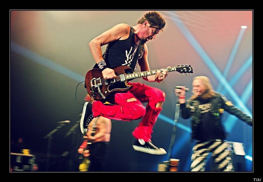 Visací zámek měl na oslavě 33 let ukřižovanou striptérku i prezidenta republiky