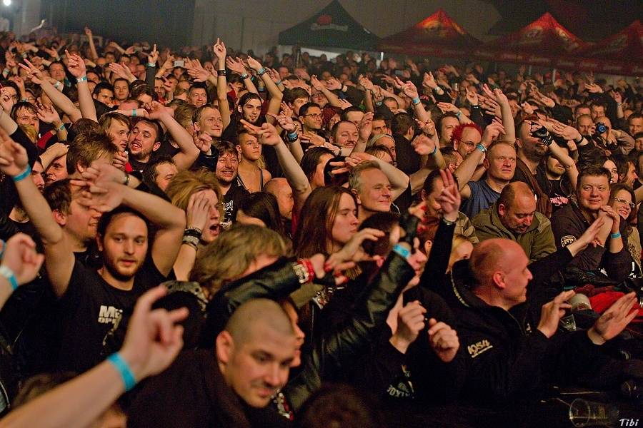 Visací zámek měl na oslavě 33 let ukřižovanou striptérku i prezidenta republiky