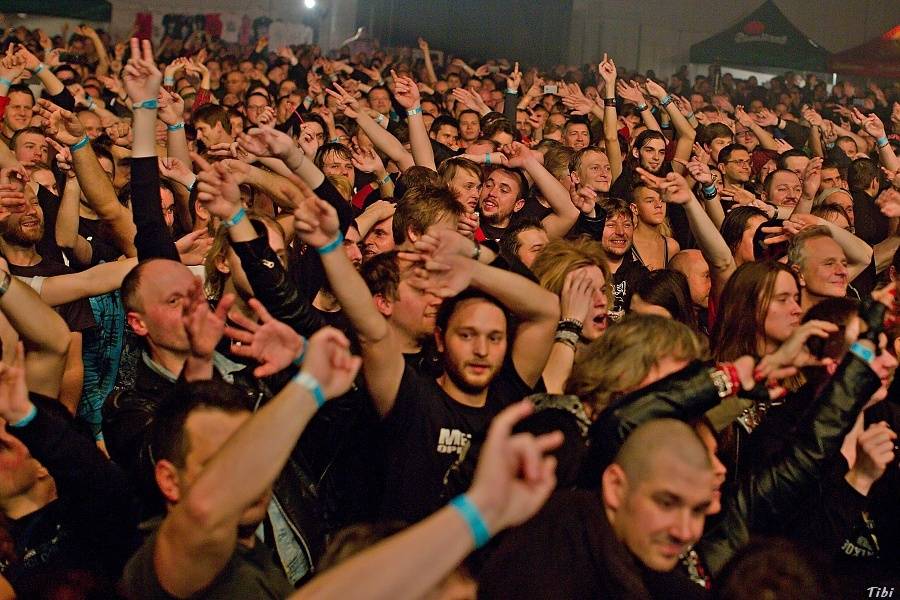 Visací zámek měl na oslavě 33 let ukřižovanou striptérku i prezidenta republiky