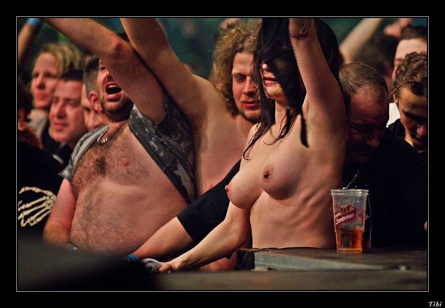 Visací zámek měl na oslavě 33 let ukřižovanou striptérku i prezidenta republiky