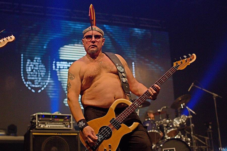 Visací zámek měl na oslavě 33 let ukřižovanou striptérku i prezidenta republiky